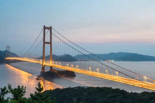 Zhoushan xihoumen ponte al calar della notte — Foto Stock