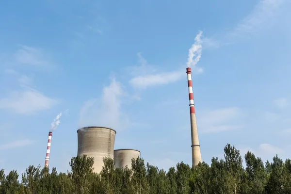 Thermal power plant and blue sky — Stock Photo, Image