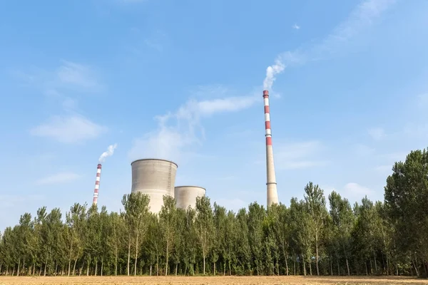 Thermal power plant and trees — Stock Photo, Image