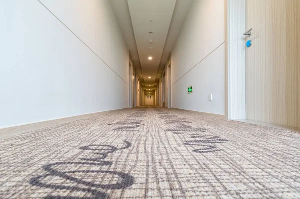 Hotel corridor with carpet — Stock Photo, Image