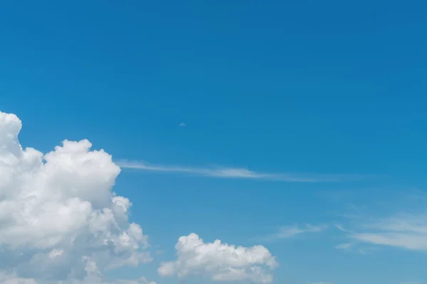 Céu azul fundo — Fotografia de Stock