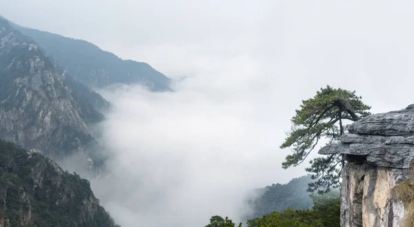 Горный пейзаж Лушань — стоковое фото