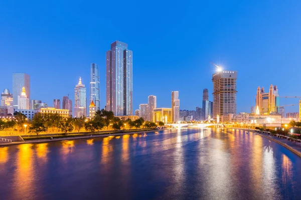 Noční pohled na panoráma města tianjin — Stock fotografie