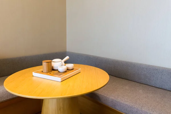 Чайный столик в номере — стоковое фото