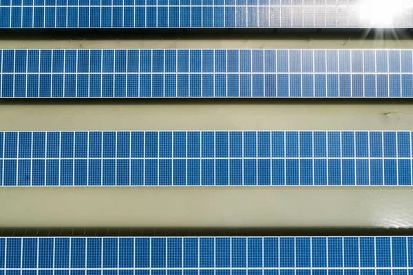Solarkraftwerk von oben — Stockfoto