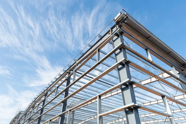 Steel frame workshop is under construction — Stock Photo, Image