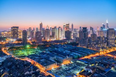 Modern bina manzarası içinde gece shanghai