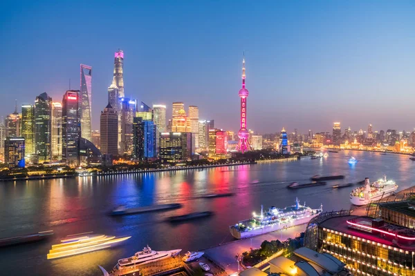 Nacht uitzicht op shanghai skyline — Stockfoto