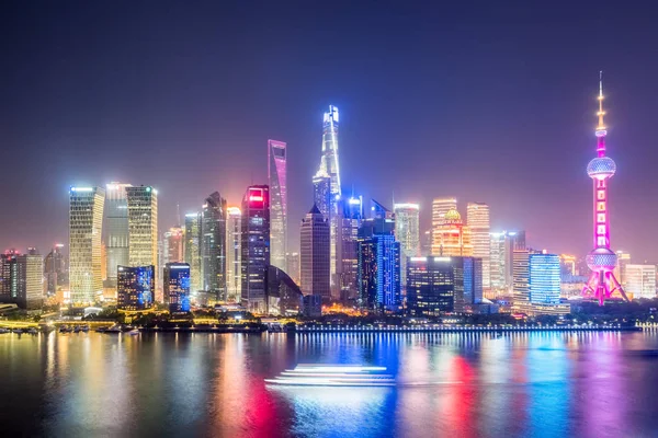 Shanghai skyline en la noche — Foto de Stock