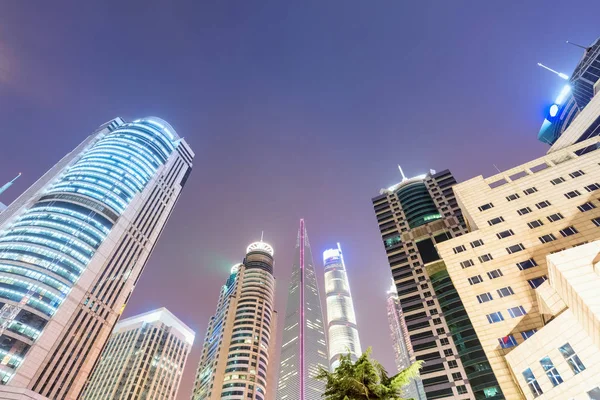 Centro financiero shanghai por la noche —  Fotos de Stock