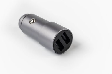 araba şarj aleti, usb çok fonksiyonlu çakmak dönüştürme tıkacı beyaz üzerine izole