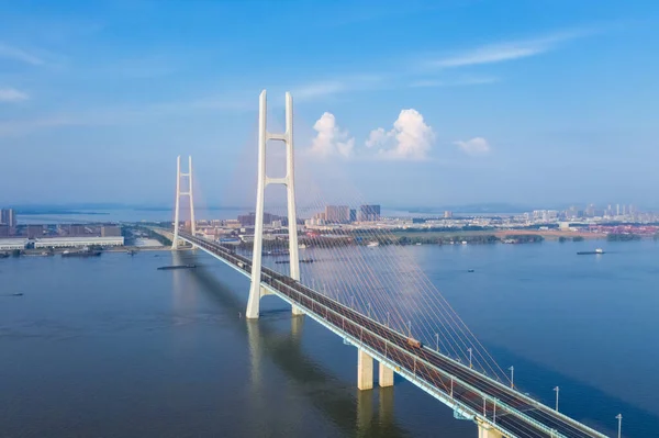 ケーブルの空中風景 九江の揚子江に架かる橋 — ストック写真