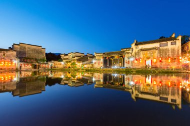 Çin 'in güney anhui bölgesindeki Hongcun antik köylerinin güzel gece manzarası.