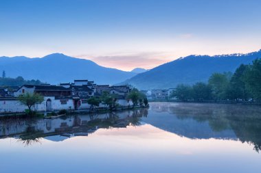 Şafak vakti güzel antik köyler, Hongcun kasabası, güney anhui, Çin