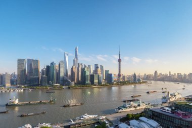 Shanghai ufuk çizgisi alacakaranlıkta, Pudong finans merkezinin güzel şehir manzarası, Kuzey Bund, Çin manzarası