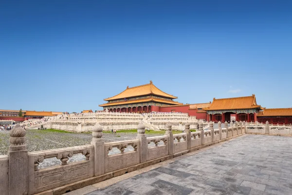 北京禁止城市与中国皇宫的大殿 蓝天相映成趣 — 图库照片