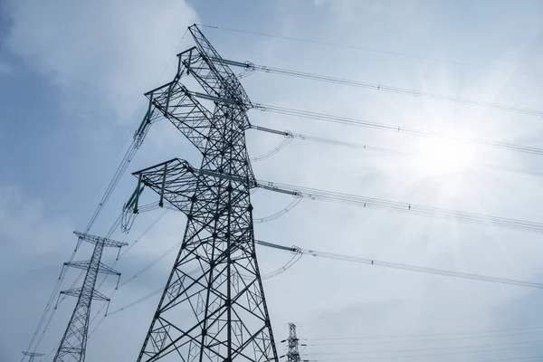 Torre Transmisión Contra Cielo Azul Silueta Pilón Acero Luz Del —  Fotos de Stock