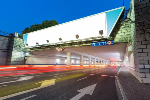 Tom Ljuslåda Gångtunnel Ingång Ljusspår Och Stad Väg Bakgrund Klippning — Stockfoto