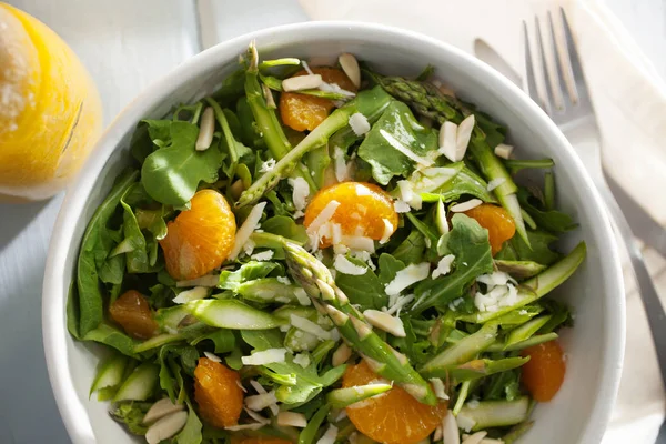 Mandarijn oranje en asperge salade — Stockfoto