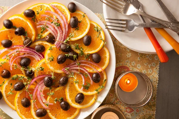 Valencia Orange en olijf salade — Stockfoto