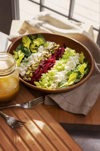 Grande salade d'herbes à la menthe de bleuet Superfood — Photo