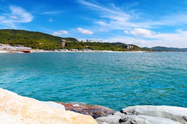 vahşi kayalık plaj