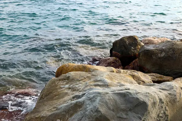 Чиста вода і каміння — стокове фото