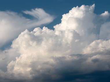 Güneşli bulutlu gökyüzü gökyüzü gibi gökyüzü