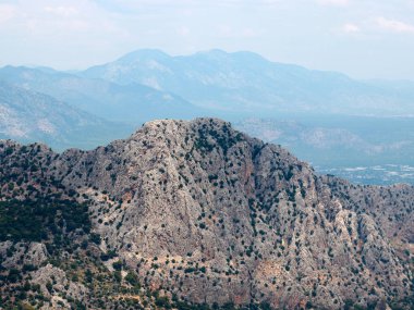 Antalya yakınlarındaki Tyunektepe Dağı ve Teleferik teleferik teleferiği