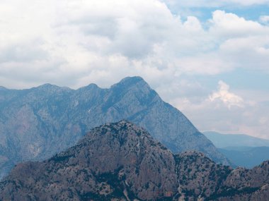 Antalya yakınlarındaki Tyunektepe Dağı ve Teleferik teleferik teleferiği