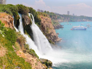 Antalya Lara İkamet Alanındaki Duden Şelalesi Su Akımı Türkiye