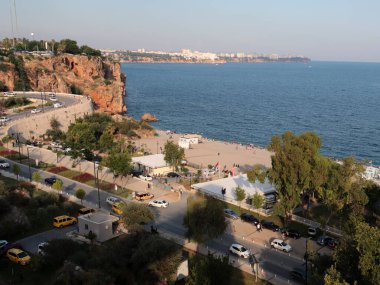 Antalya Türkiye 'nin Akdeniz kıyısı boyunca uzanan yol