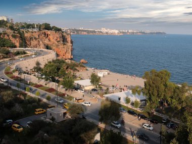 Antalya Türkiye 'nin Akdeniz kıyısı boyunca uzanan yol