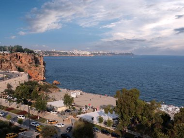 Antalya Türkiye 'nin Akdeniz kıyısı boyunca uzanan yol
