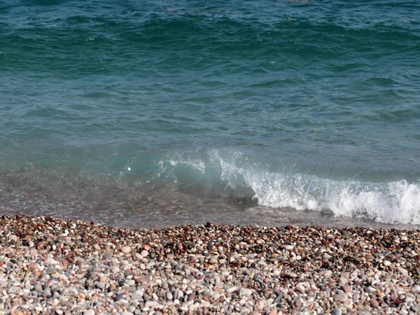Ondas Praia Rochosa Mar Mediterrâneo Como Lugar Para Surfar — Fotografia de Stock