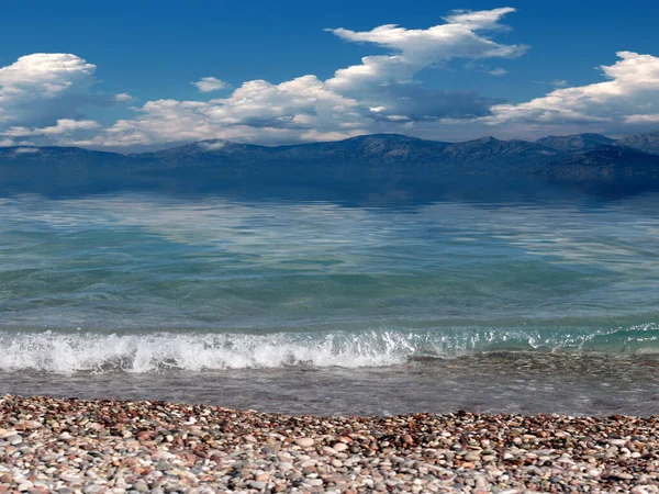 Pantai Cerah Yang Indah Dan Langit Mendung Atas Laut Mediterania — Stok Foto