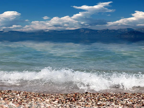 Pantai Cerah Yang Indah Dan Langit Mendung Atas Laut Mediterania — Stok Foto