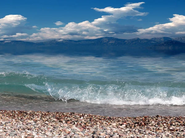 Pantai Cerah Yang Indah Dan Langit Mendung Atas Laut Mediterania — Stok Foto