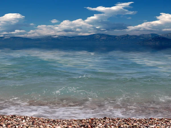 Pantai Cerah Yang Indah Dan Langit Mendung Atas Laut Mediterania — Stok Foto