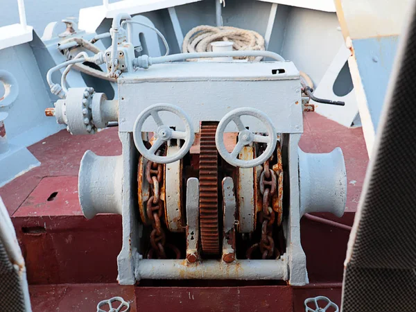 Ketting Katrol Van Inrichting Voor Het Parkeren Van Het Schip — Stockfoto