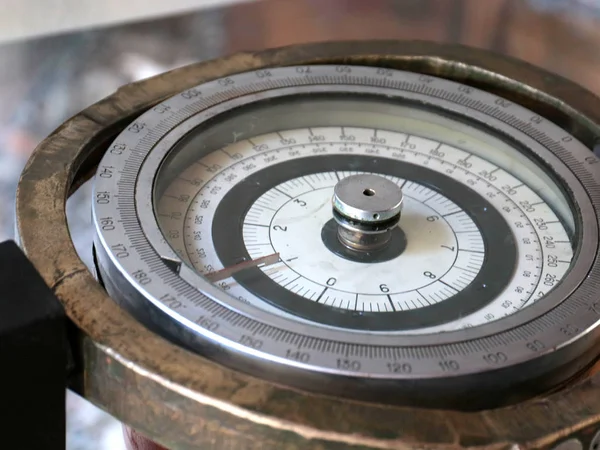 Vintage Ship Compass Navigational Device Determining Coordinates Path — Stock Photo, Image