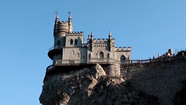 这座城堡坐落在克里米亚共和国雅尔塔市附近海面上的岩石上 是燕窝 — 图库视频影像