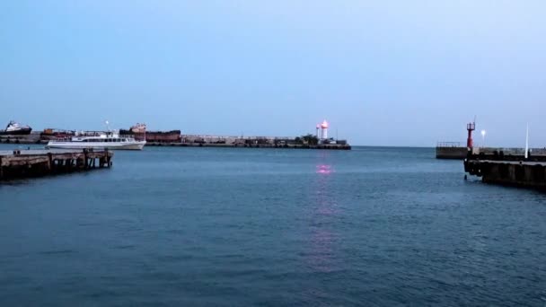 Fyr Den Kommersiella Hamnen Jalta Med Omnejd Krim — Stockvideo