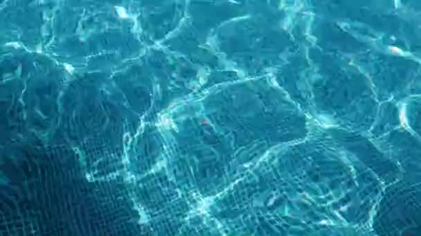 Wellen Auf Dem Klaren Wasser Pool — Stockvideo