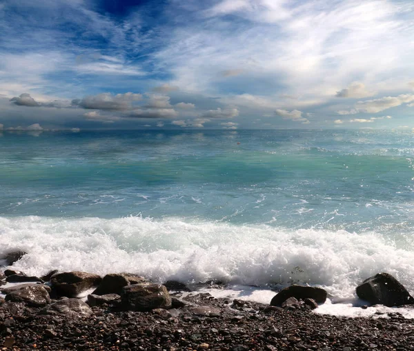 Морський Пляж Тропічному Узбережжі Сонячному Небі — стокове фото