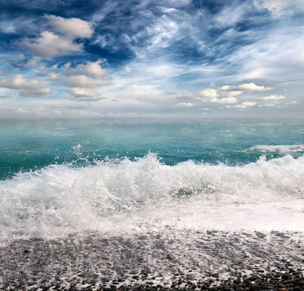 Céu Ensolarado Sobre Praia Mar Como Lugar Descanso Exercícios Esportivos — Fotografia de Stock
