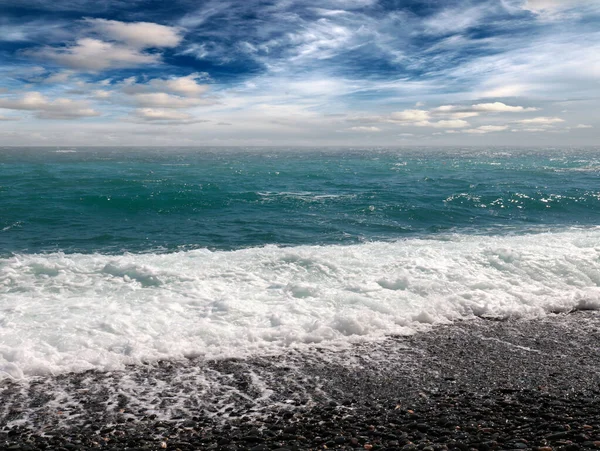 Zonnige Lucht Boven Zee Strand Als Een Plek Van Rust — Stockfoto