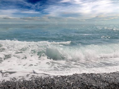 Akdeniz kıyısında güzel bir sahil.