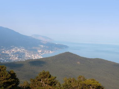 Dağ sırasından Kırım Cumhuriyeti 'nin Yalta şehrine