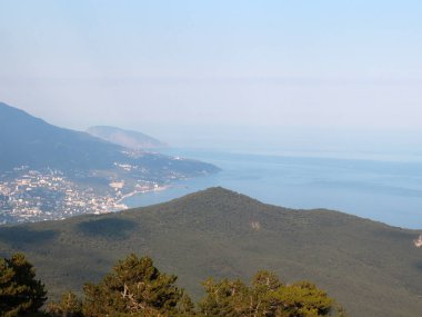 Dağ sırasından Kırım Cumhuriyeti 'nin Yalta şehrine